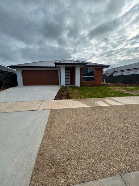 42 Clydesdale Loop, VIC 3730