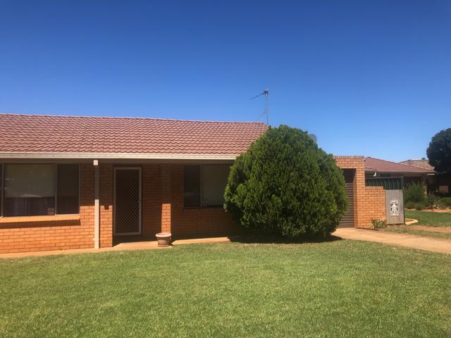 2B Greenway Place, NSW 2830