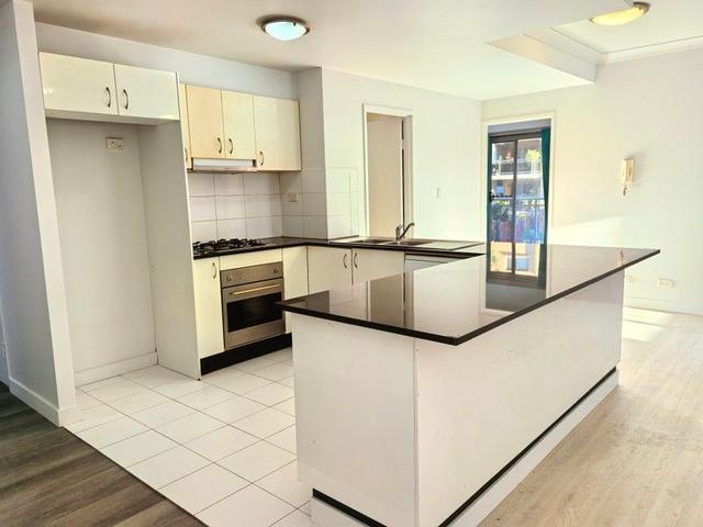 32/8 Lachlan St, NSW 2170