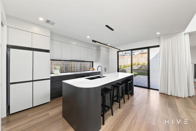 17 Leontine Loop, ACT 2611