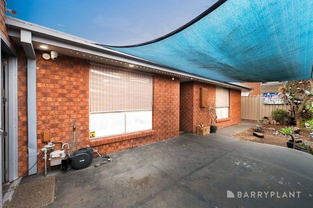 2/13 Honey Grove, VIC 3021