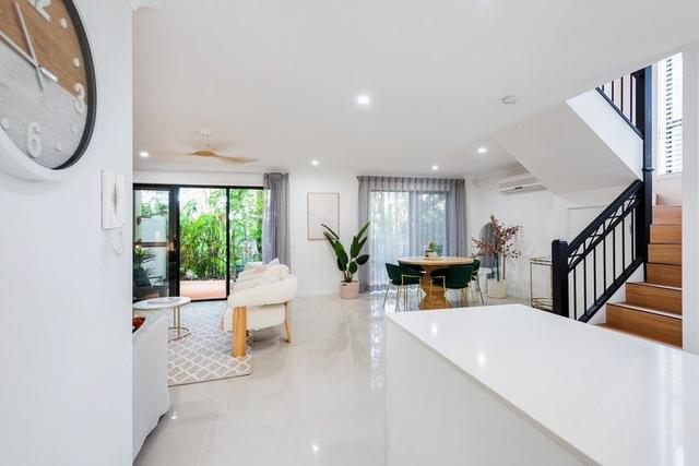 9/23 Santa Barbara Road, QLD 4212