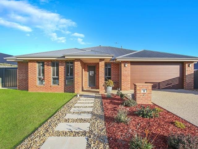 18 Paddlesteamer Court, NSW 2640