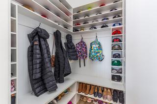 Hat/Shoe room (2019-11-07)