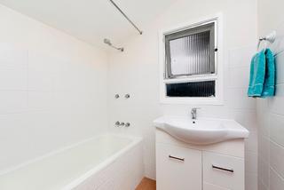 Bathroom (2014-10-24)