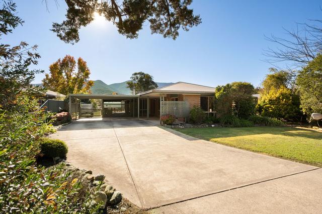 17 Service Street, VIC 3740