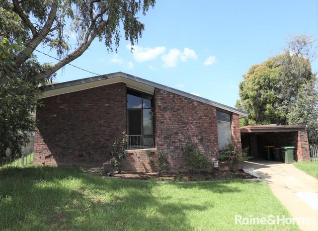 5 Falcon Place, NSW 2650