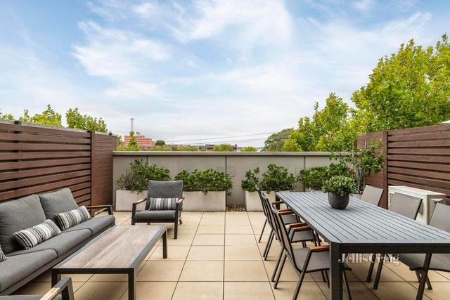 2/11 Nicholson Street, VIC 3067