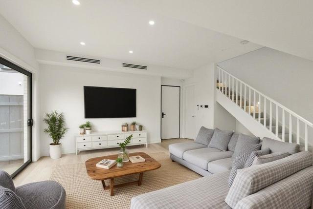 7/4A Sunlit Court, VIC 3188