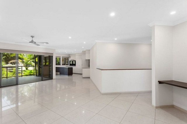 2/18 Menton Avenue, QLD 4227