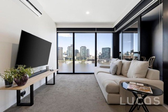 1114/8 Pearl River Road, VIC 3008