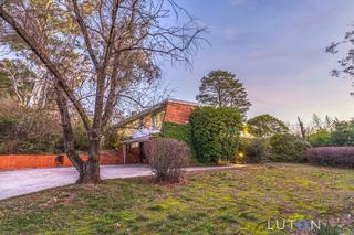 Front Garden to House