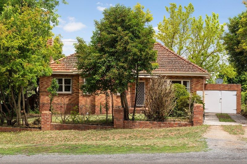 22 Central Springs Road Daylesford Vic 3460 House For Rent