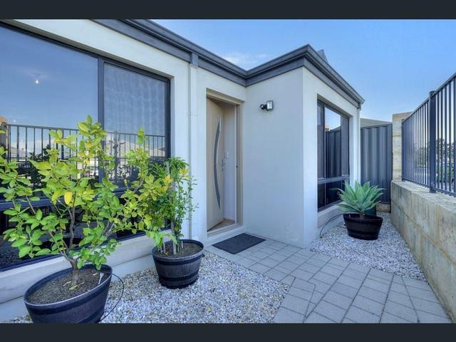 45 Featherflower Av, WA 6055