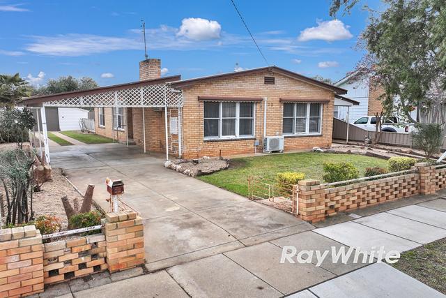 32 Pine Street, VIC 3564