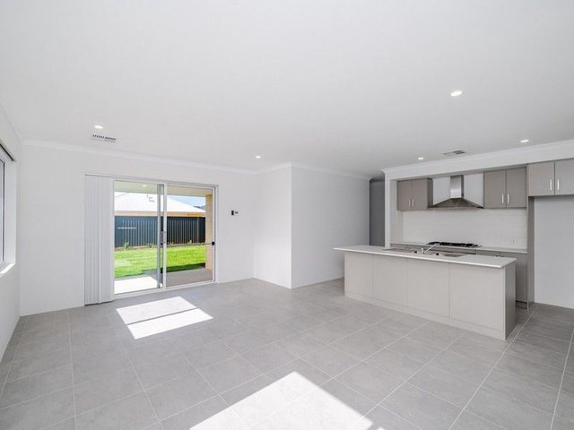 12 Dharug Street, WA 6035