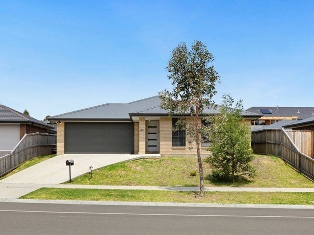82 Laurina Way, VIC 3875