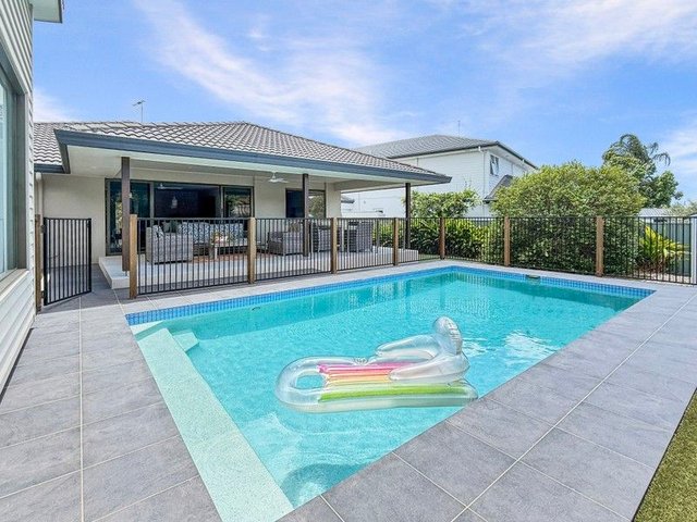 18 Lochleven St, QLD 4152