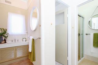 Bathroom / Separate Shower Room / Toilet (2019-10-26)