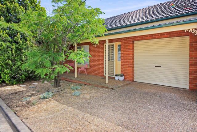 2/76 Brookong Avenue, NSW 2650