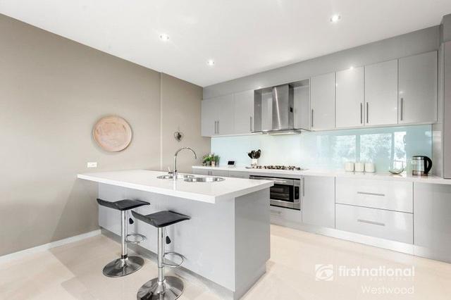 8/110 Sanctuary Lakes North Boulevard, VIC 3030