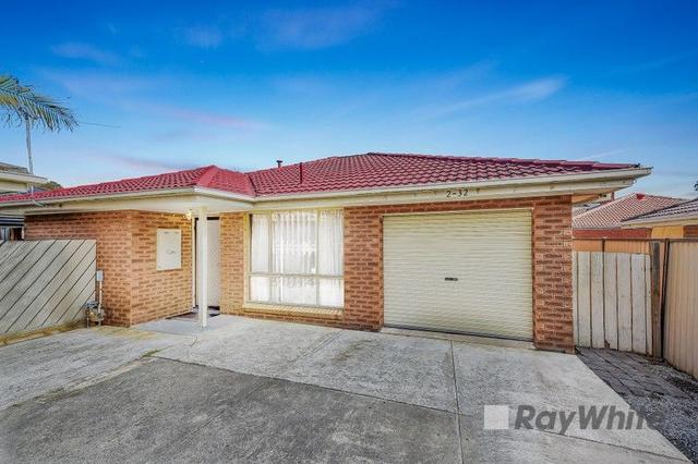 2/32 Falkiner Crescent, VIC 3175