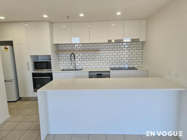 2216/120 Eastern Valley Way, ACT 2617