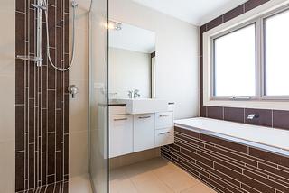 Bathroom (2014-08-15)