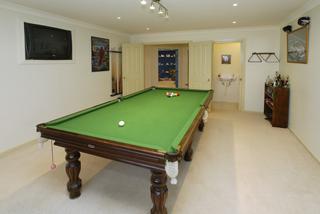 Entertaining Area (2005-04-01)