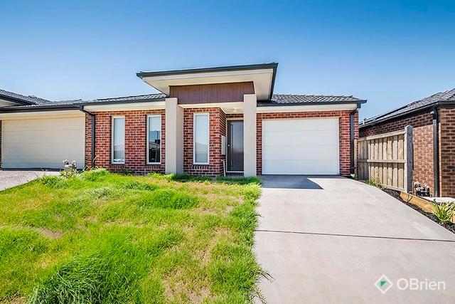 5 Goodenia  Loop, VIC 3977