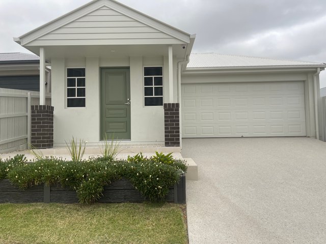 10 Waratah Street, QLD 4504