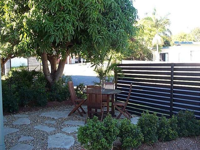 2/59 Deakin Avenue, QLD 4215