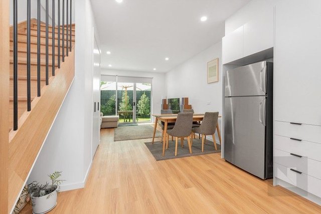 2/8 Inkerman  Street, VIC 3012