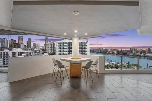 206/1 O'Connell Street, QLD 4169