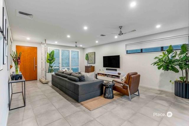 9 Edgewater Place, QLD 4171