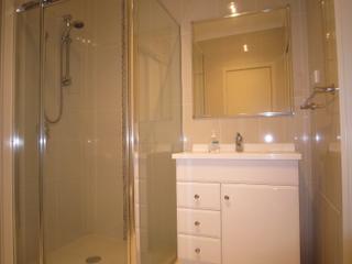 Bathroom (2014-10-14)