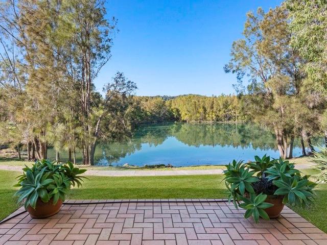 8 Pultenea Court, QLD 4221