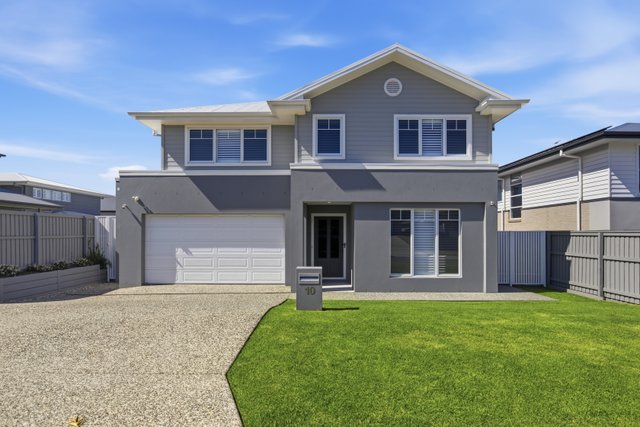 10 Honeysuckle Crescent, QLD 4035