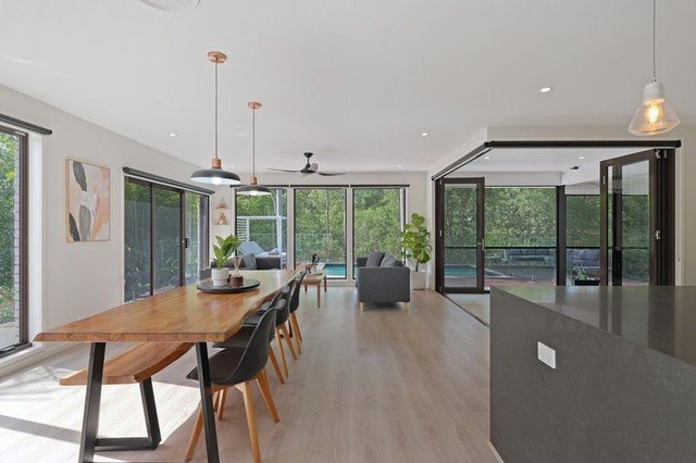 8 Albatross Street, QLD 4055
