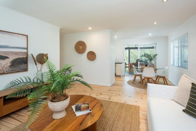 15 Warana Avenue, QLD 4215