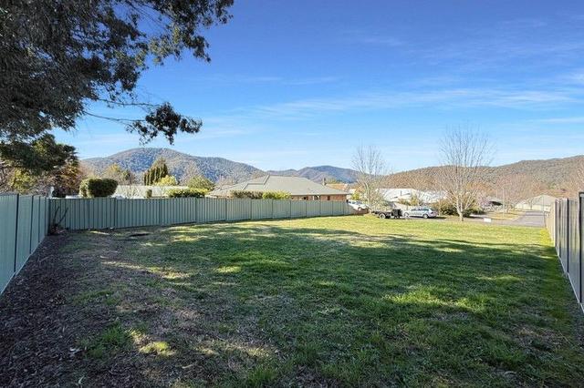 14 Three Peaks Rise, VIC 3741