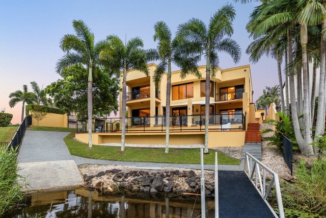 34 Clear Water Bay  Avenue, QLD 4226