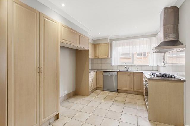 2/10 Waratah Avenue, VIC 3163