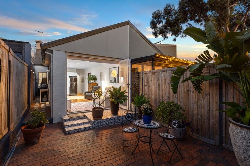 https://images.allhomes.com.au/property/photo/c7cea0937ec508890a6b01218e307000_hd.jpg