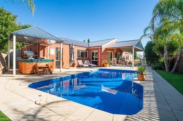 2 Devlin Court, NSW 2640