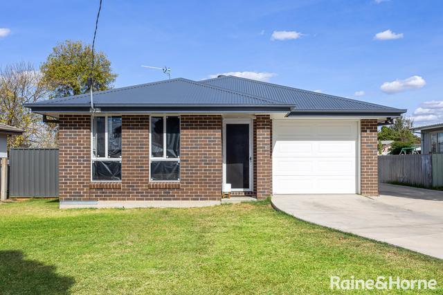 1-2/4 Madang Street, NSW 2650