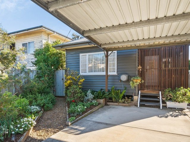 6 Dunbar Street, QLD 4019