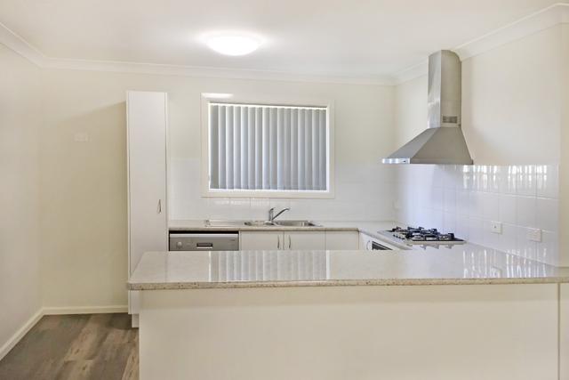 2/41 Third Ave, NSW 2821