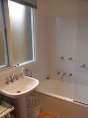 Bathroom (2010-06-11)