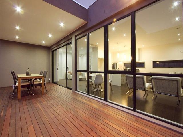 2/4 Myola Street., VIC 3197